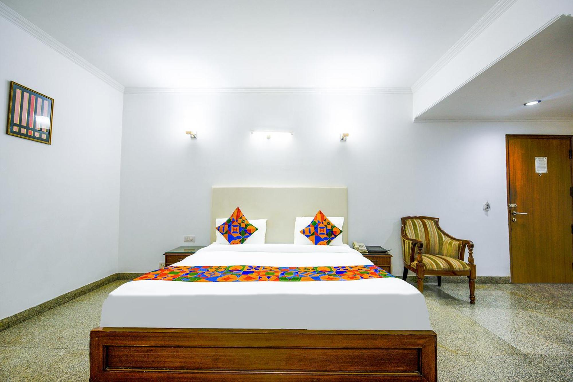Hotel Exotica Leisure Valley, Gurgaon Eksteriør billede
