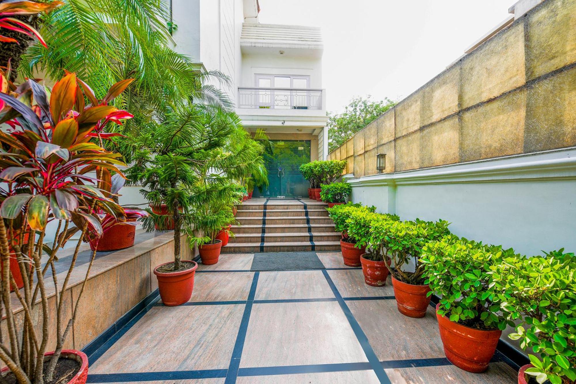 Hotel Exotica Leisure Valley, Gurgaon Eksteriør billede