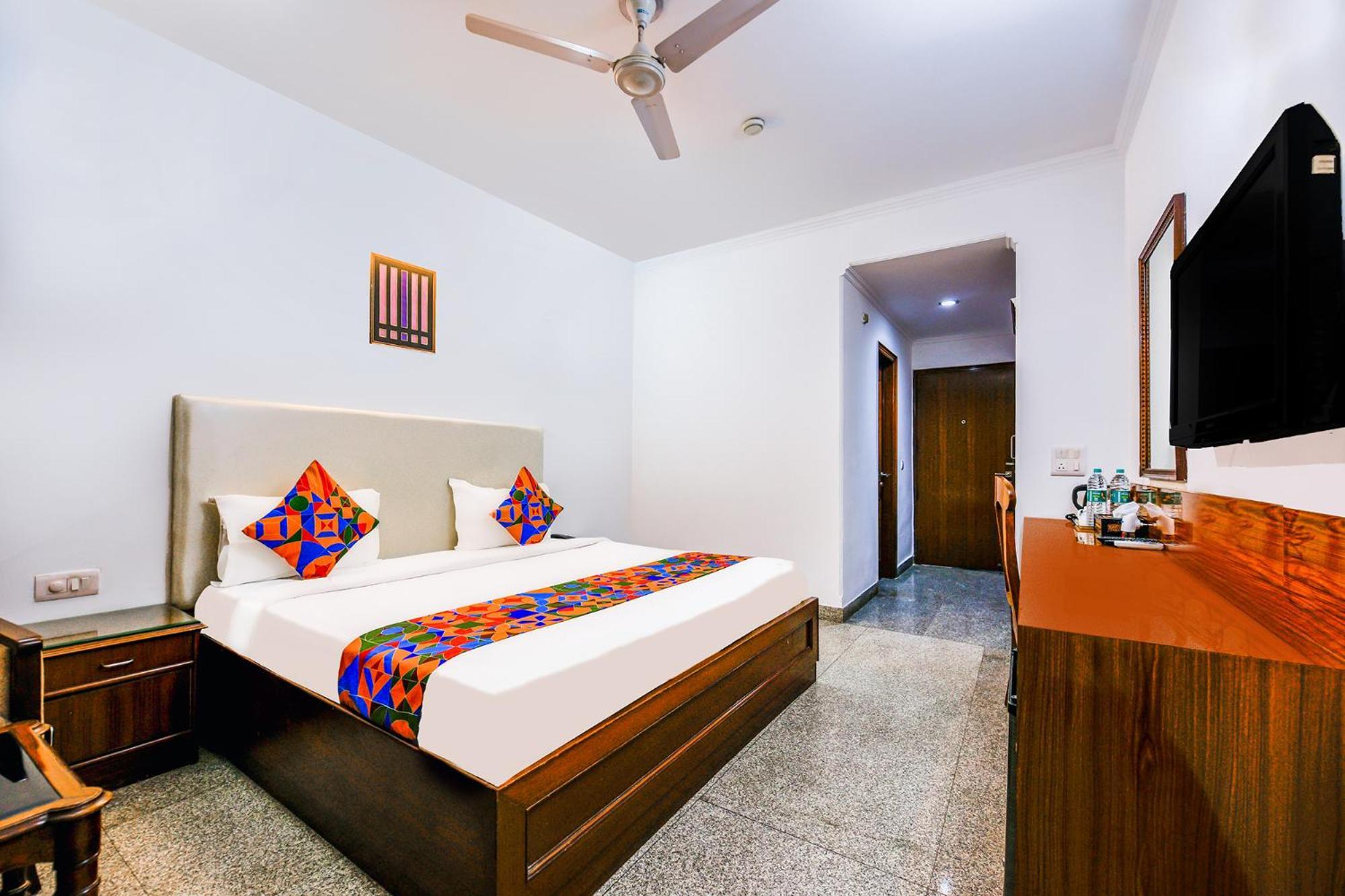Hotel Exotica Leisure Valley, Gurgaon Eksteriør billede