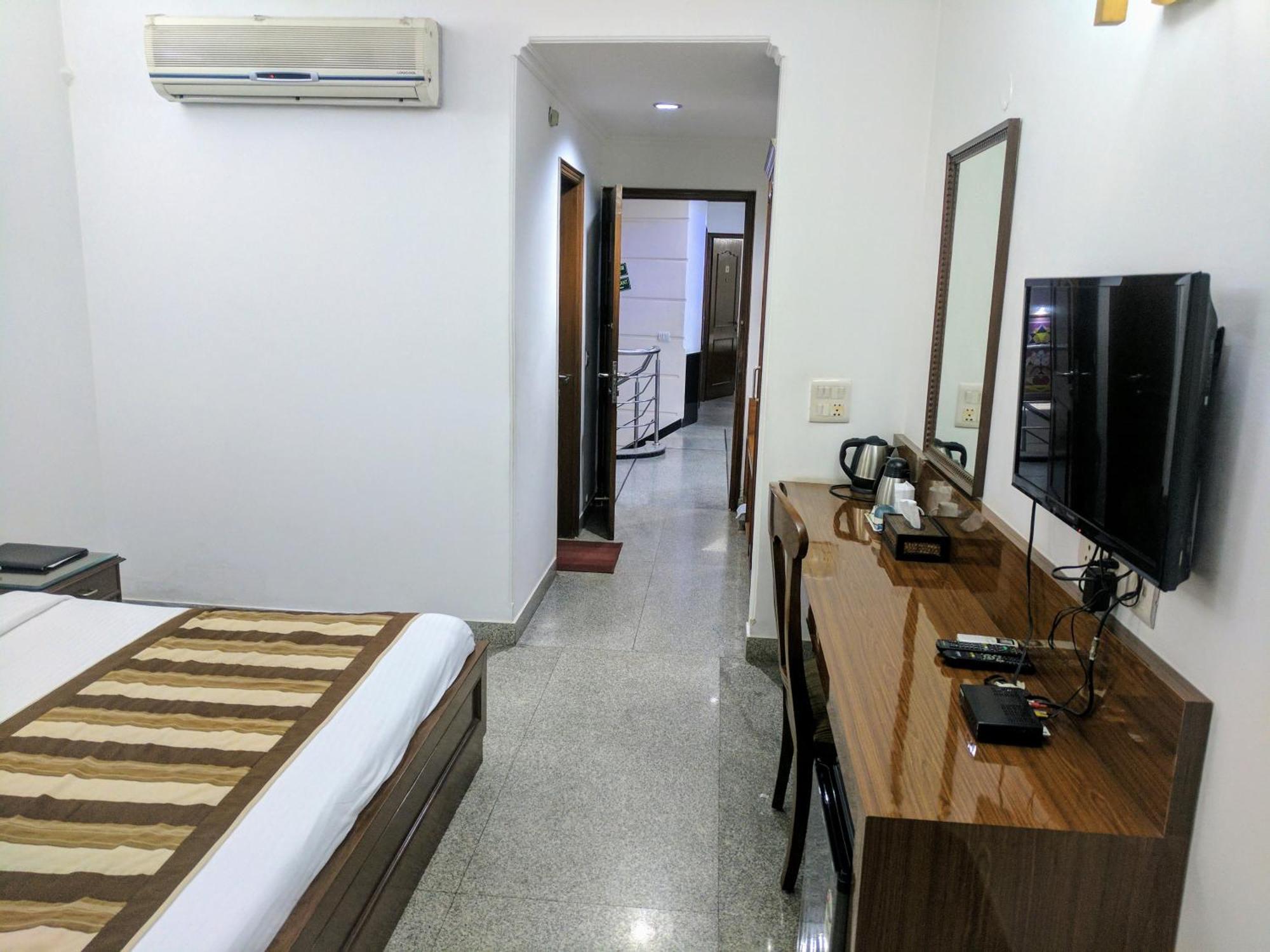 Hotel Exotica Leisure Valley, Gurgaon Eksteriør billede